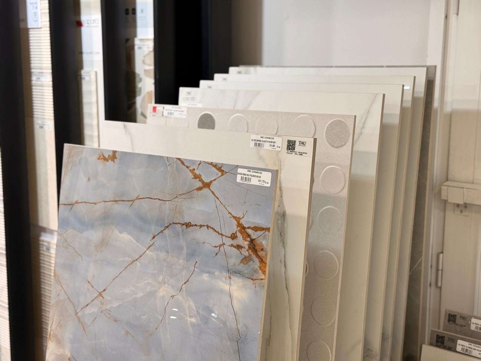 Dónde comprar cerámica en Donostia: tienda vs almacén