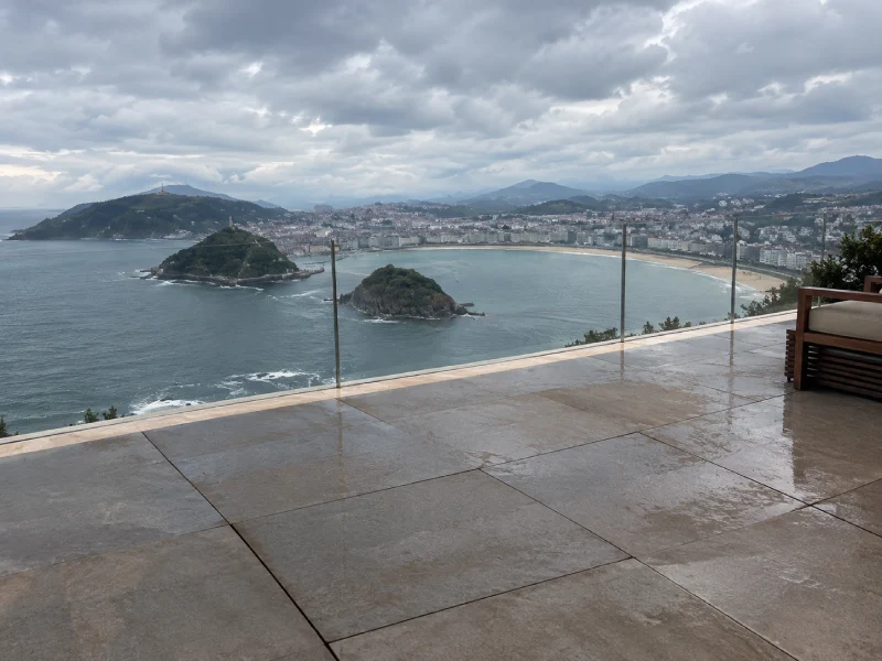 Qué clase de antideslizante necesita tu terraza en Gipuzkoa